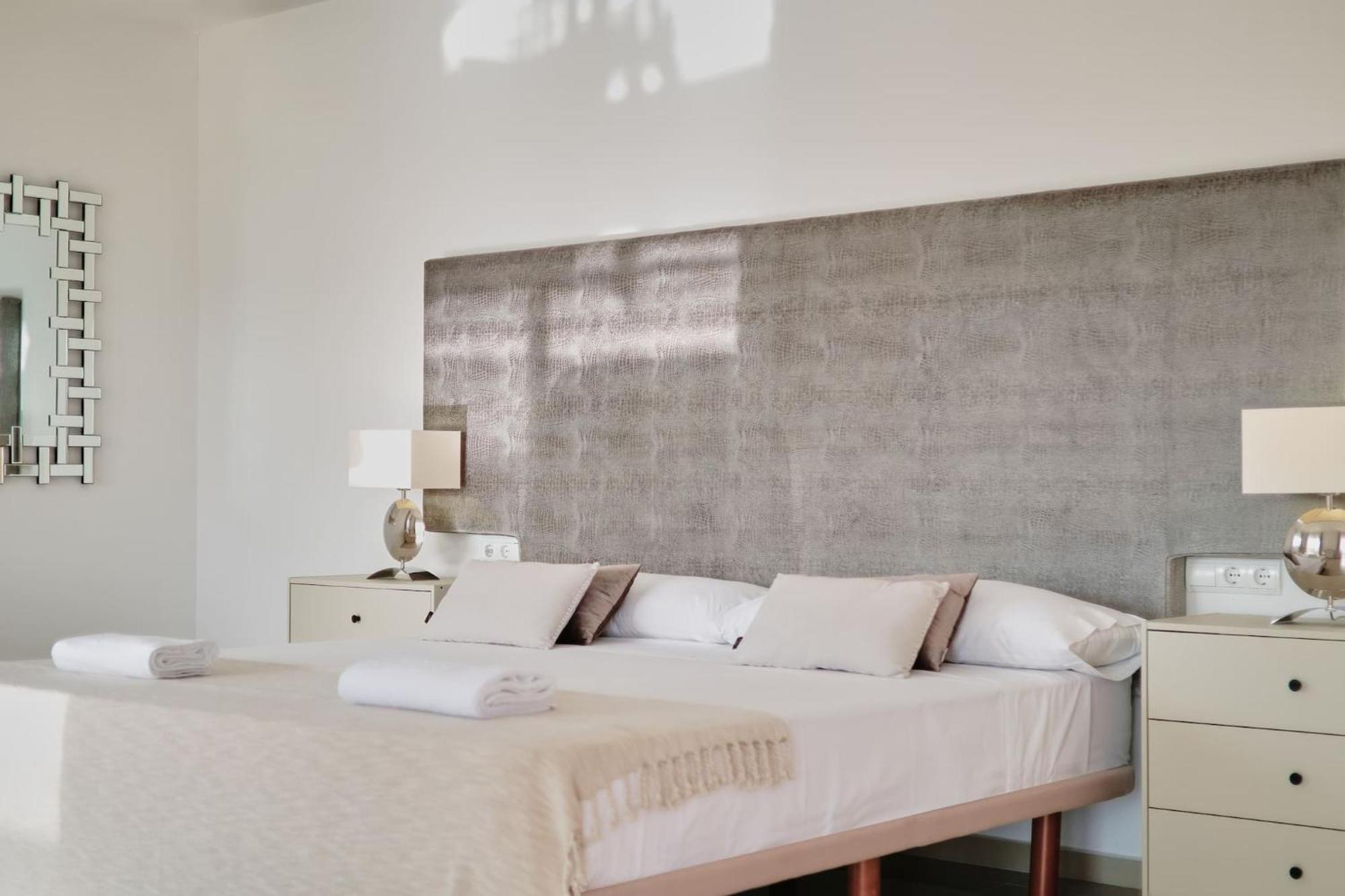 Villa Romeo 2Km From Ibiza Town And 1Km From Talamanca Beach Santa Eularia des Riu Exteriör bild